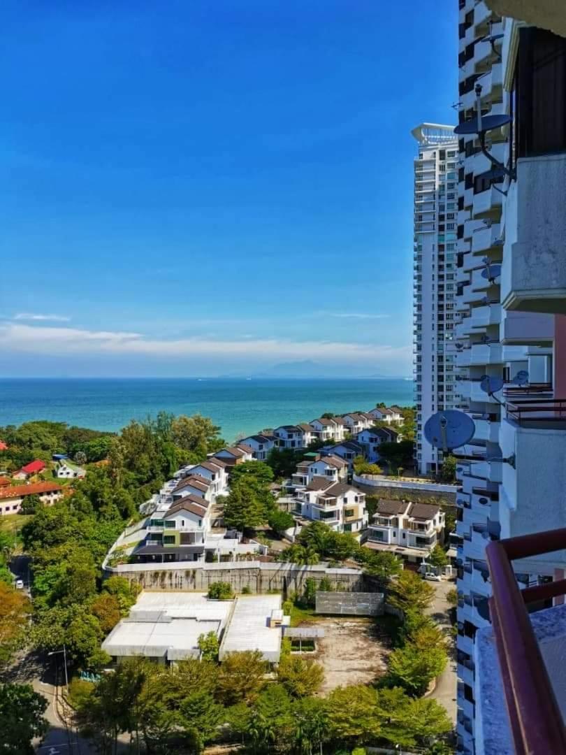 Airbnb At Sri Sayang Batu Ferringhi Beach Dış mekan fotoğraf