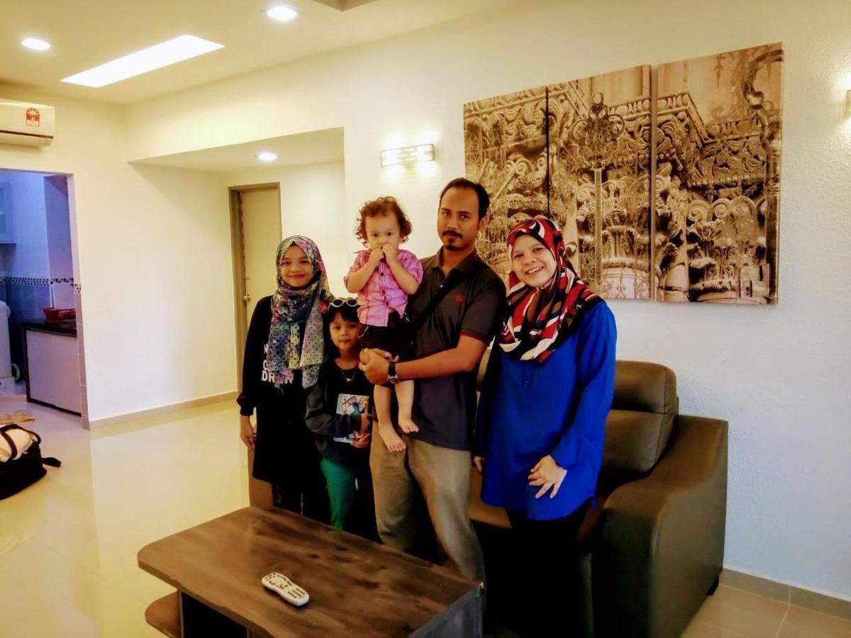 Airbnb At Sri Sayang Batu Ferringhi Beach Dış mekan fotoğraf
