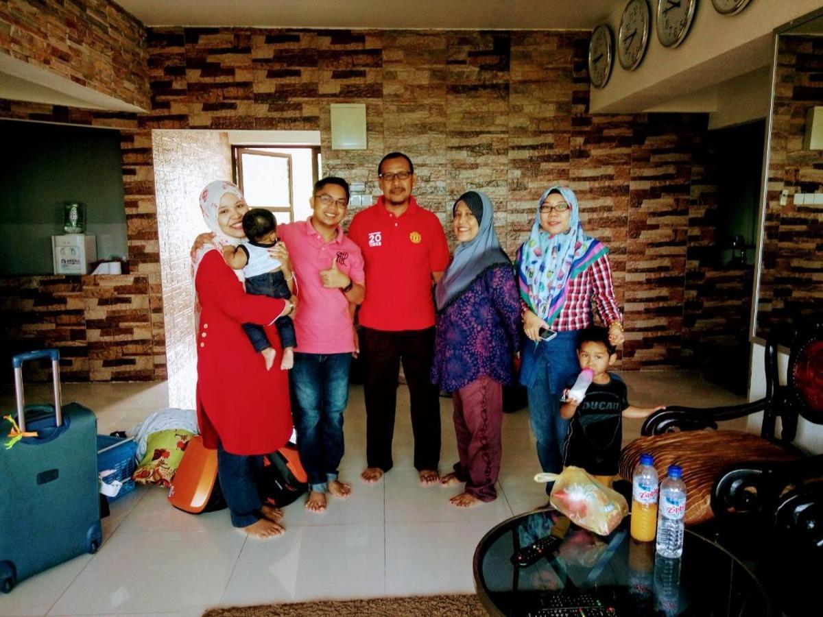 Airbnb At Sri Sayang Batu Ferringhi Beach Dış mekan fotoğraf