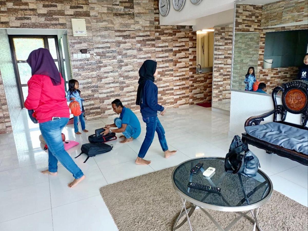 Airbnb At Sri Sayang Batu Ferringhi Beach Dış mekan fotoğraf