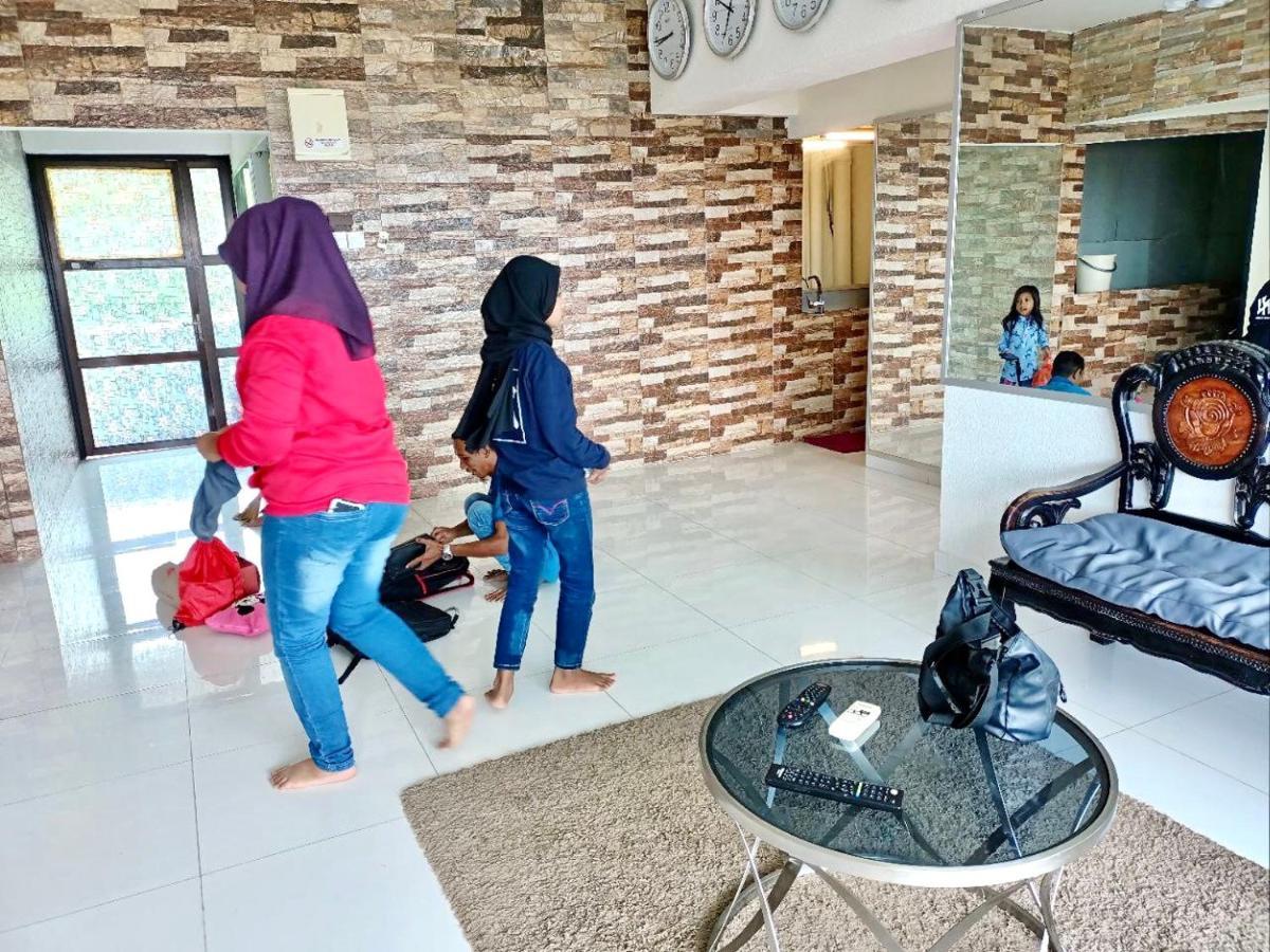Airbnb At Sri Sayang Batu Ferringhi Beach Dış mekan fotoğraf