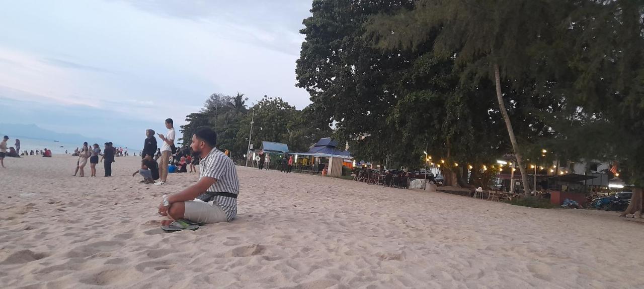 Airbnb At Sri Sayang Batu Ferringhi Beach Dış mekan fotoğraf